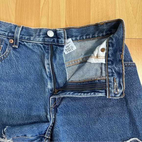 Levi's 550 Cutoffs Size 6 Denim Shorts Zip Fly - Picture 3 of 9